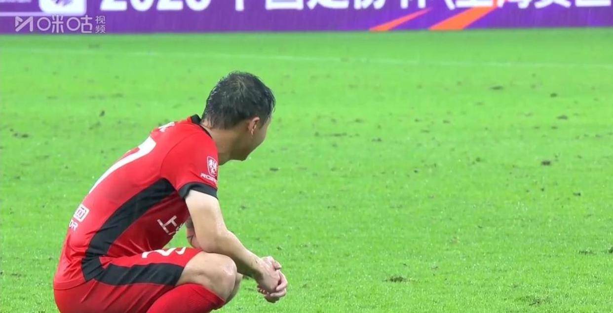 包含上海上港逆转武汉卓尔，取得三连胜的词条